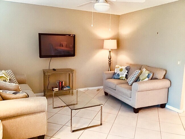 Building Photo - 4008 Cornwall A