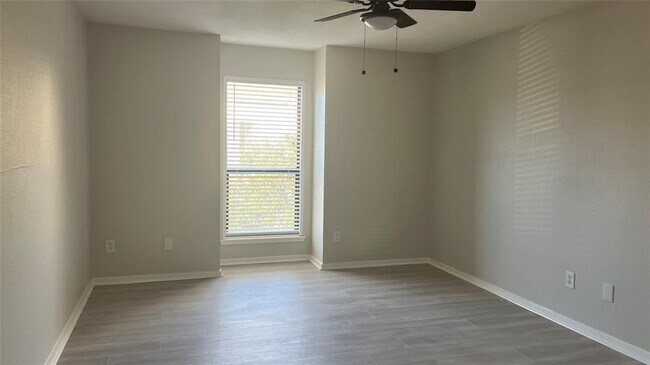Building Photo - 1100 Augusta Dr