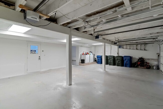 Building Photo - 7447 Hawkins Rd