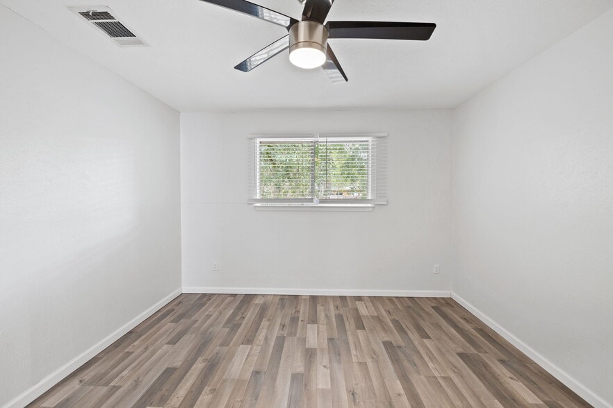 Building Photo - 1805 Mearns Meadow Blvd