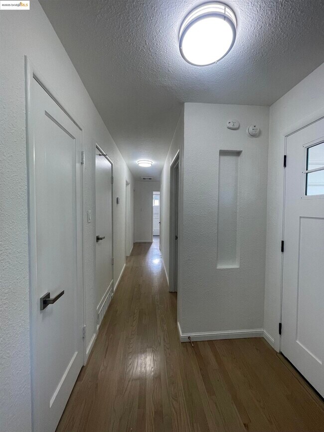 Building Photo - 1248 Hale Dr