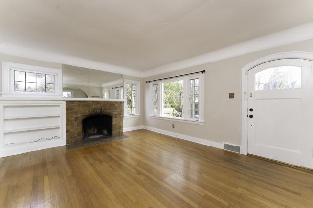 Building Photo - 4 bedroom in Seattle WA 98103