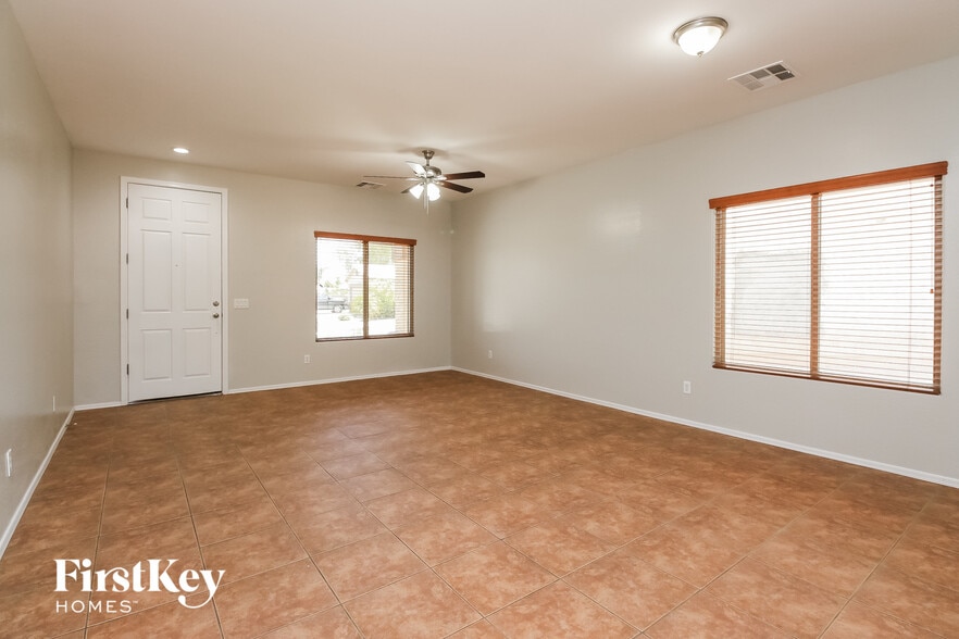 Building Photo - 29010 N Cactus Cir