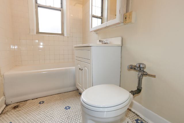 Building Photo - 563 W Aldine Ave