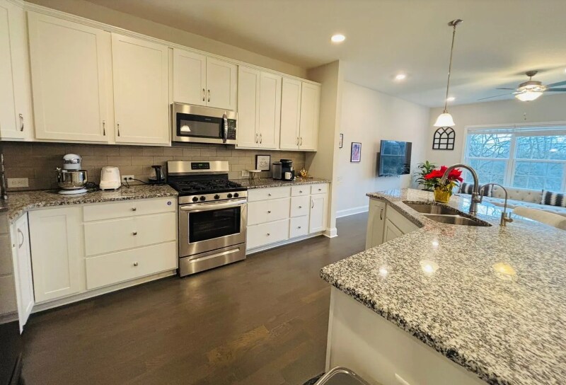 Building Photo - 871 Cherry Grove Dr