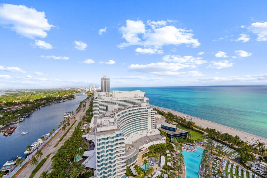 Building Photo - 4391 Collins Ave