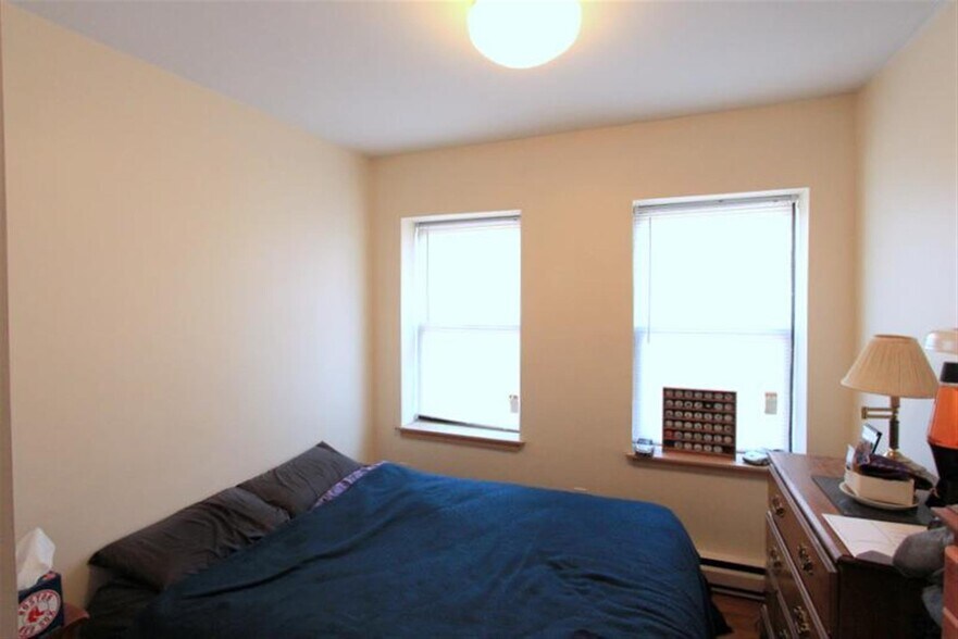 Building Photo - 32 Ivaloo St