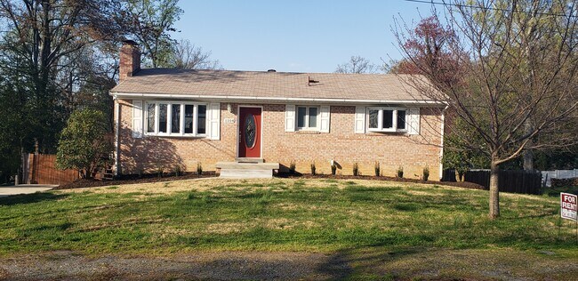 Primary Photo - 1104 Broadview Rd
