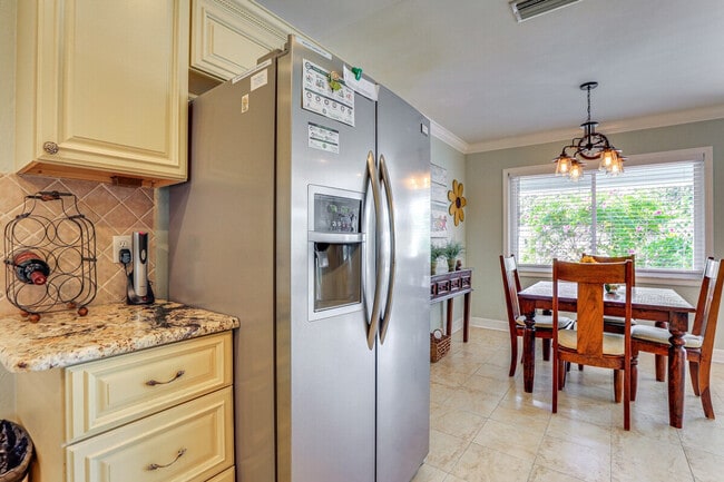 Building Photo - 2408 Brink Ave