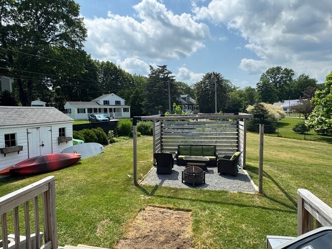 Building Photo - Beautifully Maintained 2 Bedroom Single Fa...