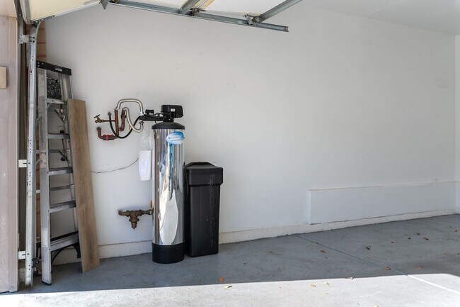 Building Photo - Summerlin West Resort Style Home