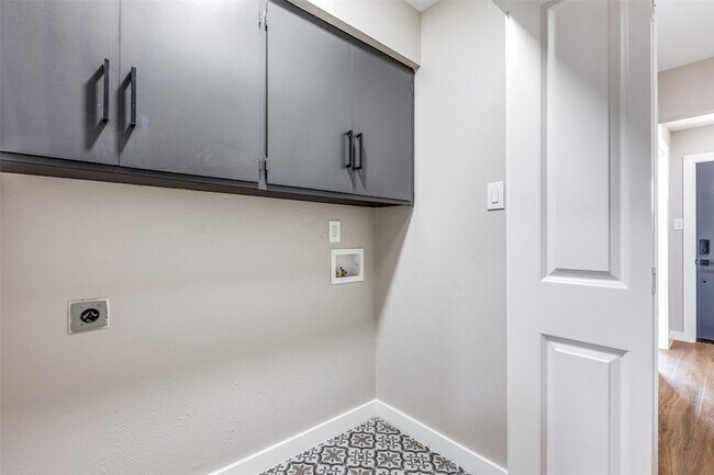 Building Photo - 1235 Mill Valley Dr