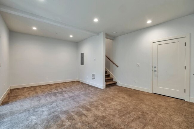 Building Photo - 309 S 47th St