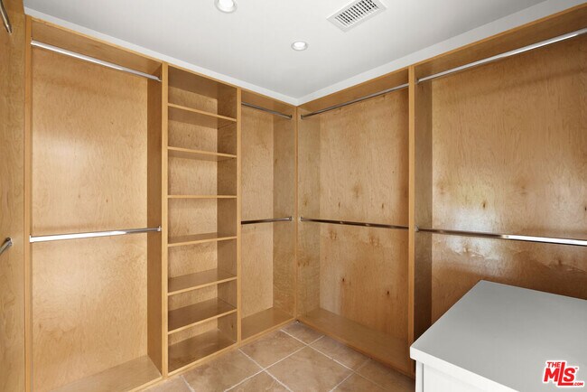 Building Photo - 10825 Savona Rd