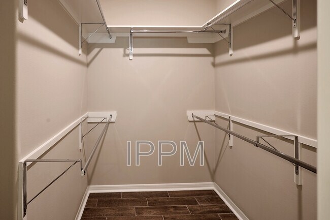Building Photo - 2506 Cove Real Dr