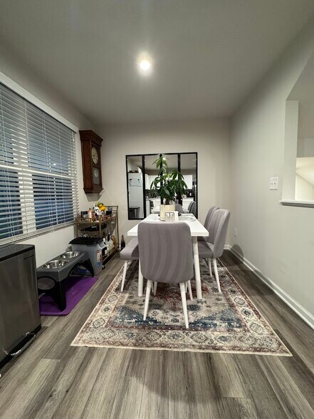 Building Photo - 6042 Cutwater Cir