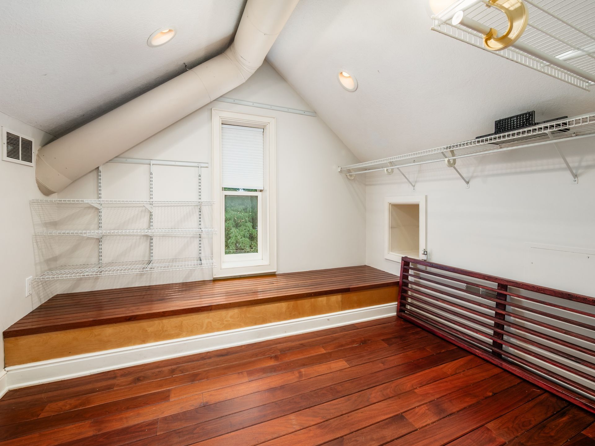 Building Photo - 36 E Kossuth St