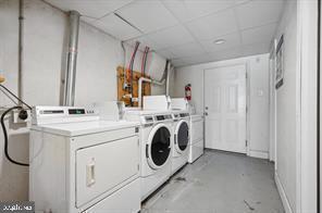 Building Photo - 922 S 49th St