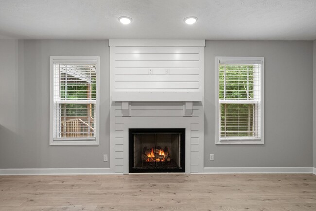 Building Photo - Pet Friendly Four Bedroom!