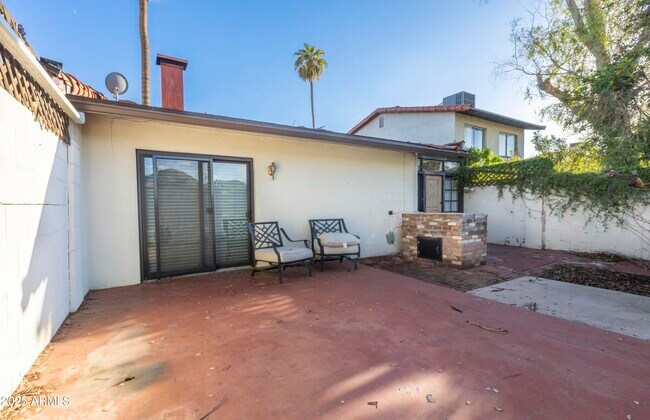 Building Photo - 922 W Mission Ln