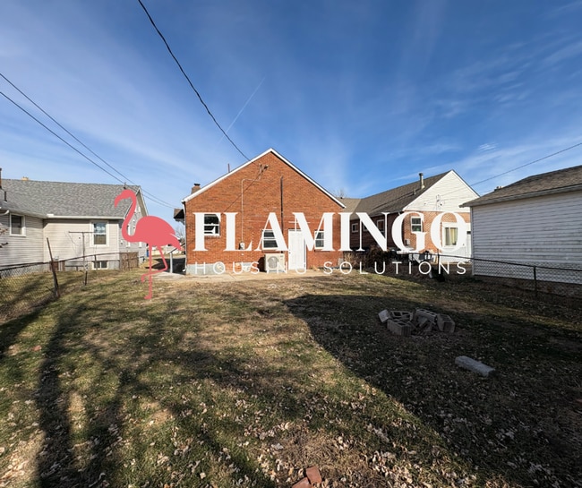 Building Photo - 108 Macready Ave