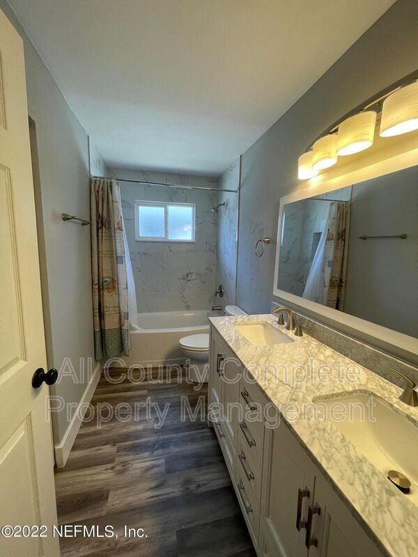 Building Photo - 72 7th St