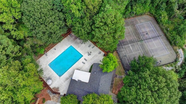 Building Photo - 4101 Pine Heights Dr NE
