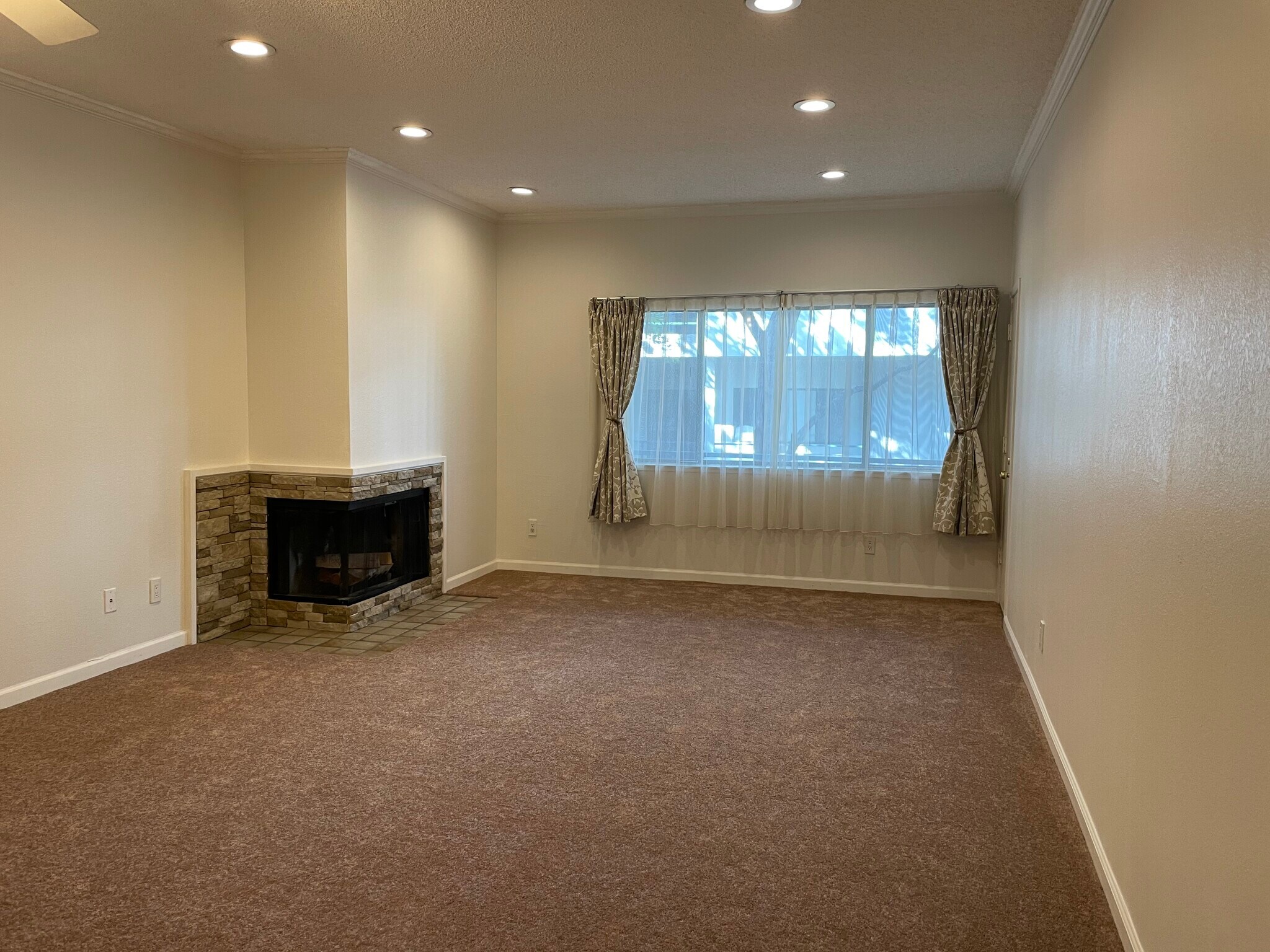 Building Photo - 4681 Albany Cir