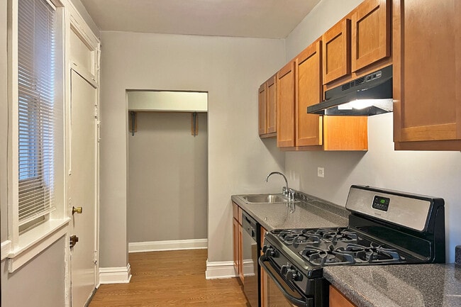 Primary Photo - 638-642 Harrison St.