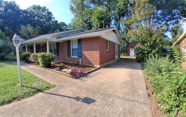 Building Photo - 3733 Royal Crest Dr
