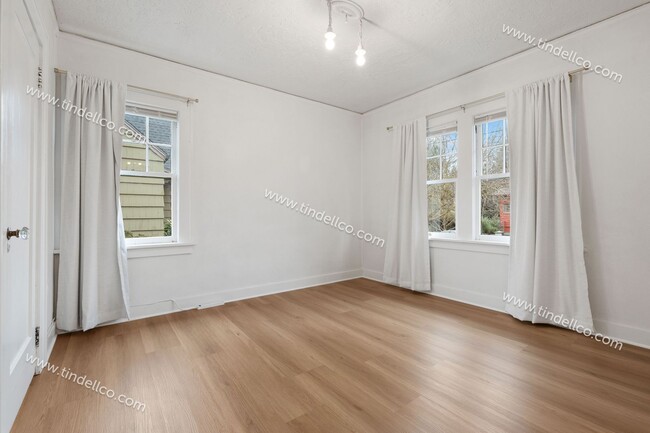 Building Photo - Cozy 1-Bedroom Home w/ Fireplace, Pet-Frie...