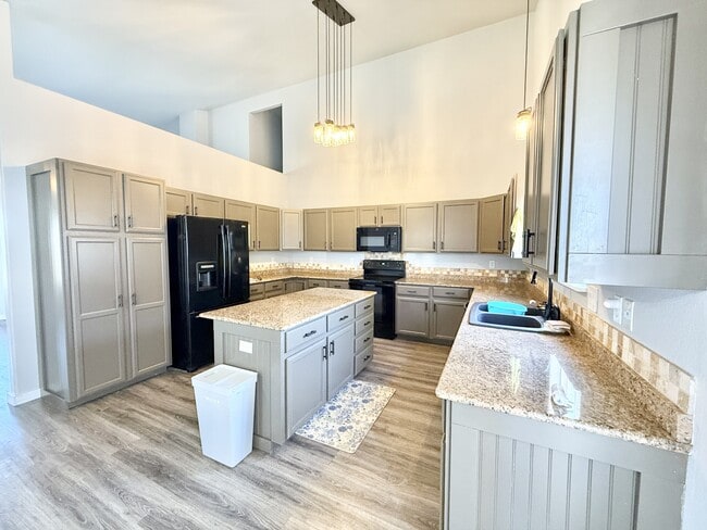 Building Photo - 3325 Crazy Horse Dr