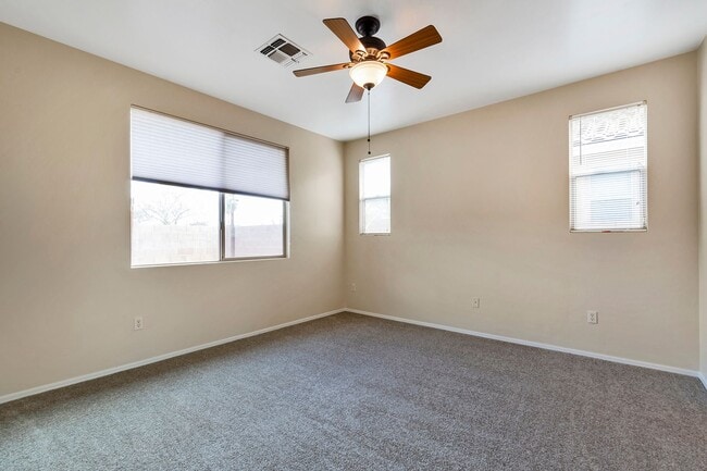 Building Photo - Unique NW Home