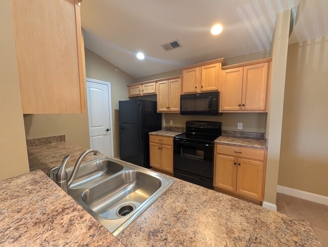 Building Photo - 102 Capstone Dr