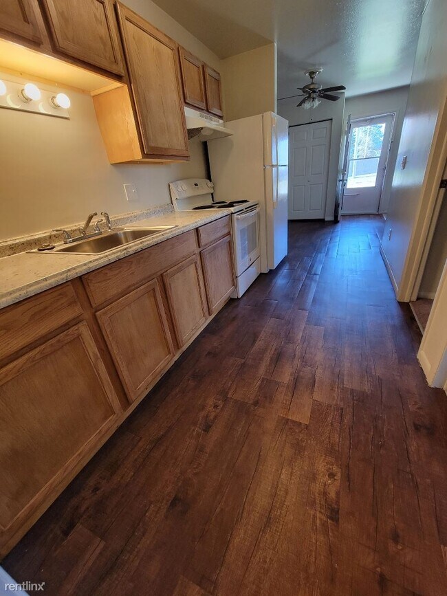 2 br, 1 bath Townhome Tecumseh Townhomes... 700 Waskin Dr Tecumseh