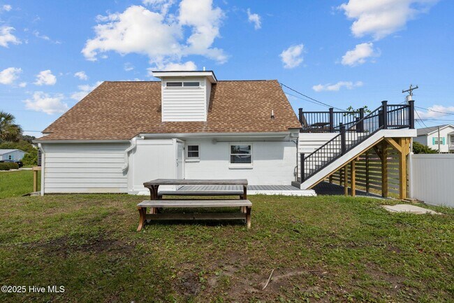 Building Photo - 125 Pelican Dr
