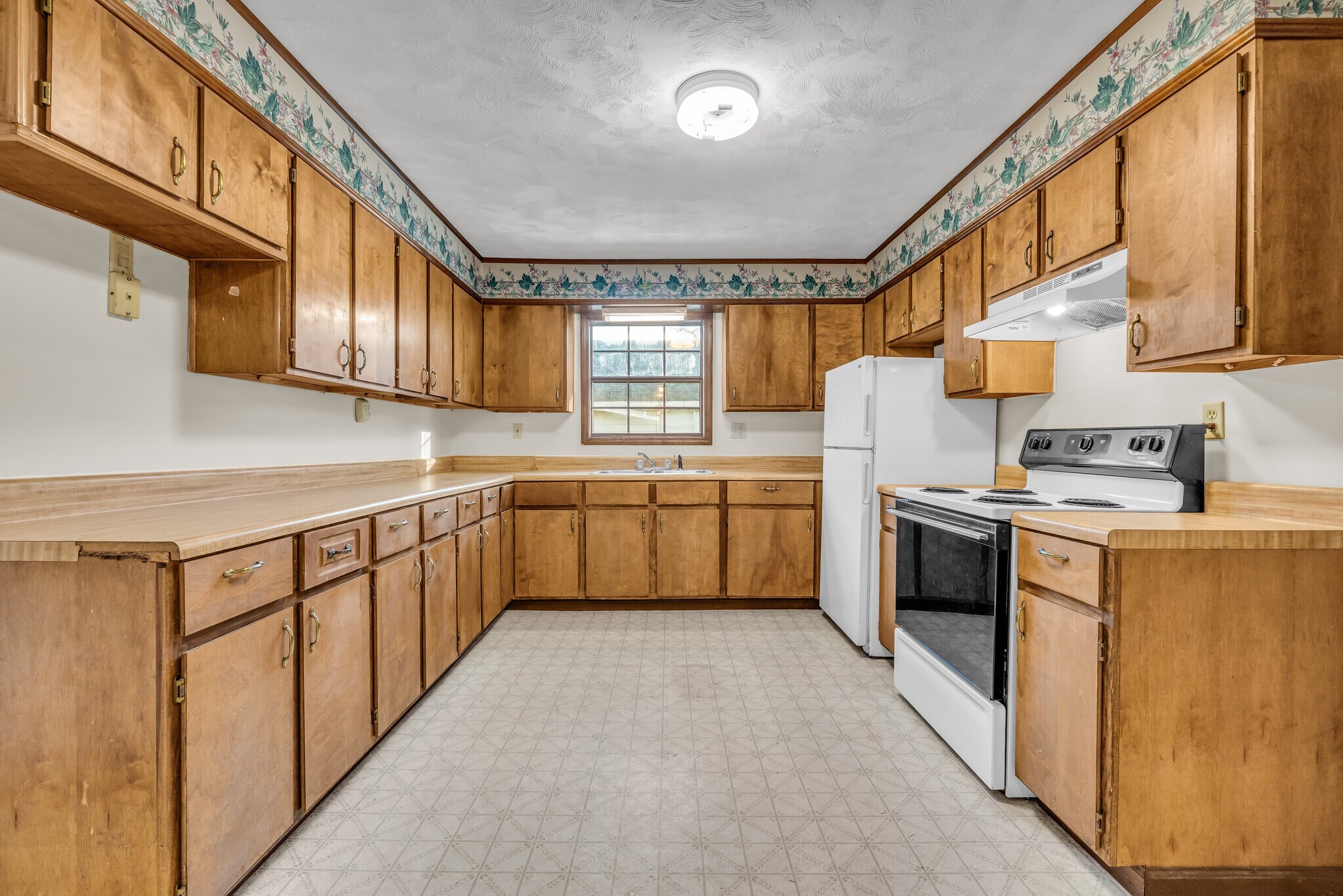 Building Photo - 523 18th St N