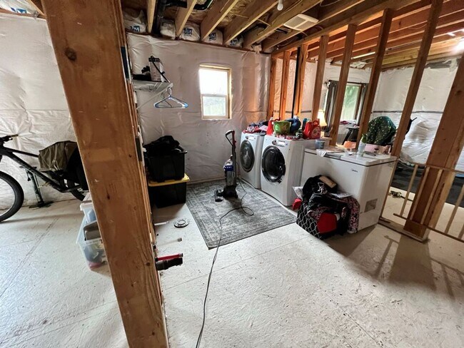 Building Photo - 3-Bedroom with Unfinished Basement