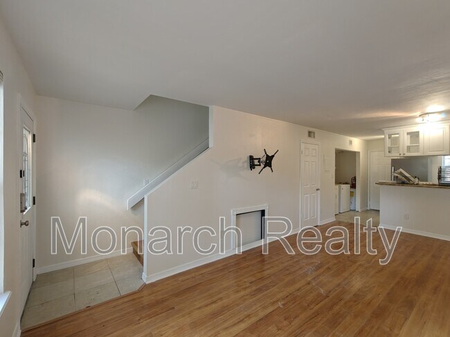 Building Photo - 620 SW 10th Ln