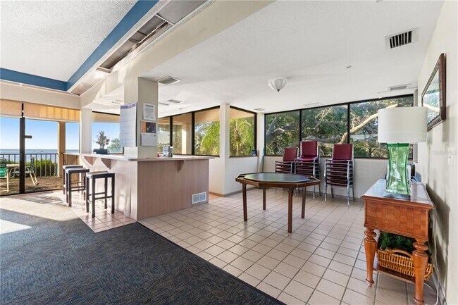 Building Photo - 300 S Florida Ave