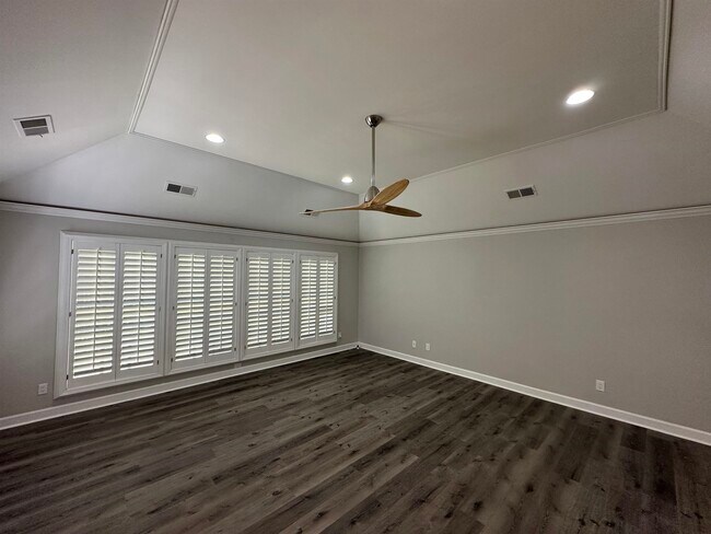 Building Photo - 289 Woodmont Dr
