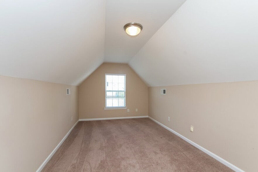 Building Photo - 722 Hope St