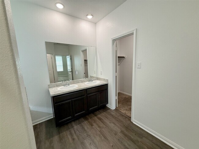 Building Photo - 14613 E Pine Heart Dr