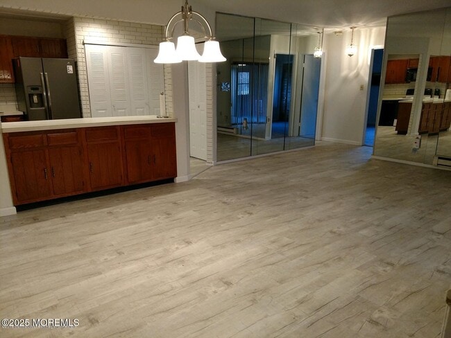 Building Photo - 137 Amberly Dr