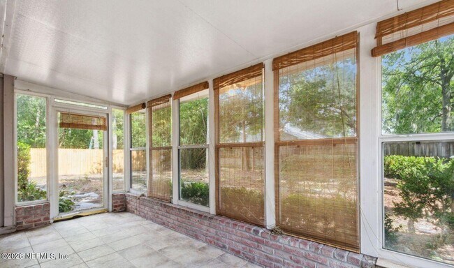 Building Photo - 7252 Holiday Hill Ct