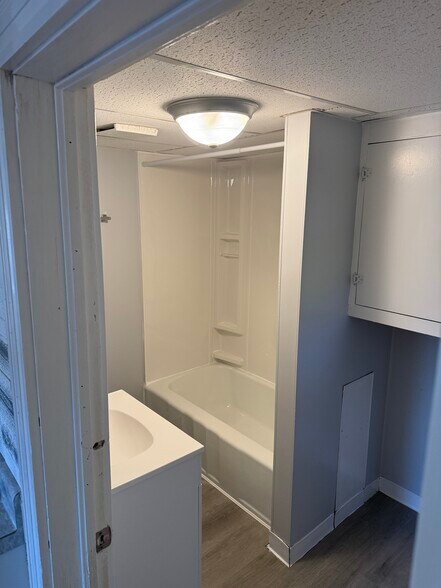 Building Photo - 110 Lake Ave