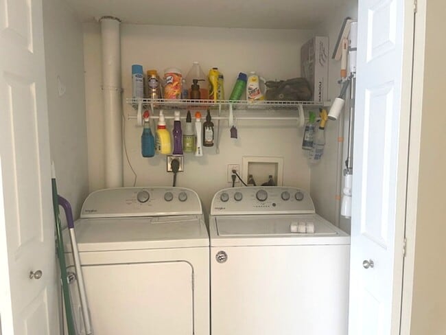 Building Photo - Spacious 3BR/2BA Condo Near Siesta Key Beach – Amenities Included!