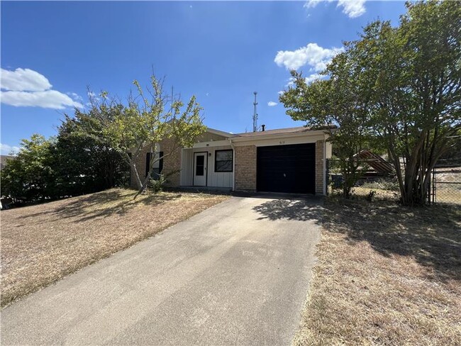 Building Photo - 519 Geri Dr