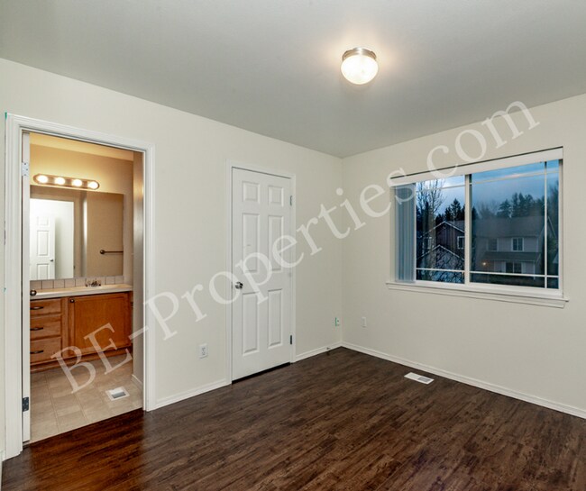 Building Photo - Puyallup Home