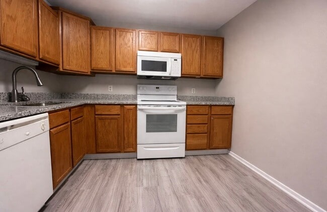 Building Photo - Updated 2BR/1BA Waconia Townhome Available Now!
